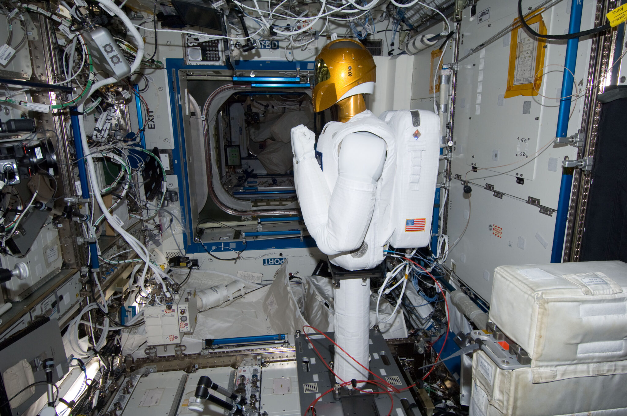 Le Robot Spatial Robonaut R Continue Sa Mission Bord D Iss