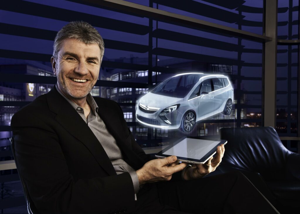 Un terminal holographique du futur. Ici, pour une publicité pour l'Opel Zafira Tourer